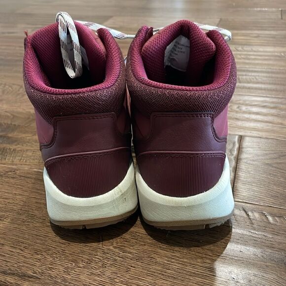 Target Burgundy weatherproof shoes. Sz 7 - Picture 4 of 7